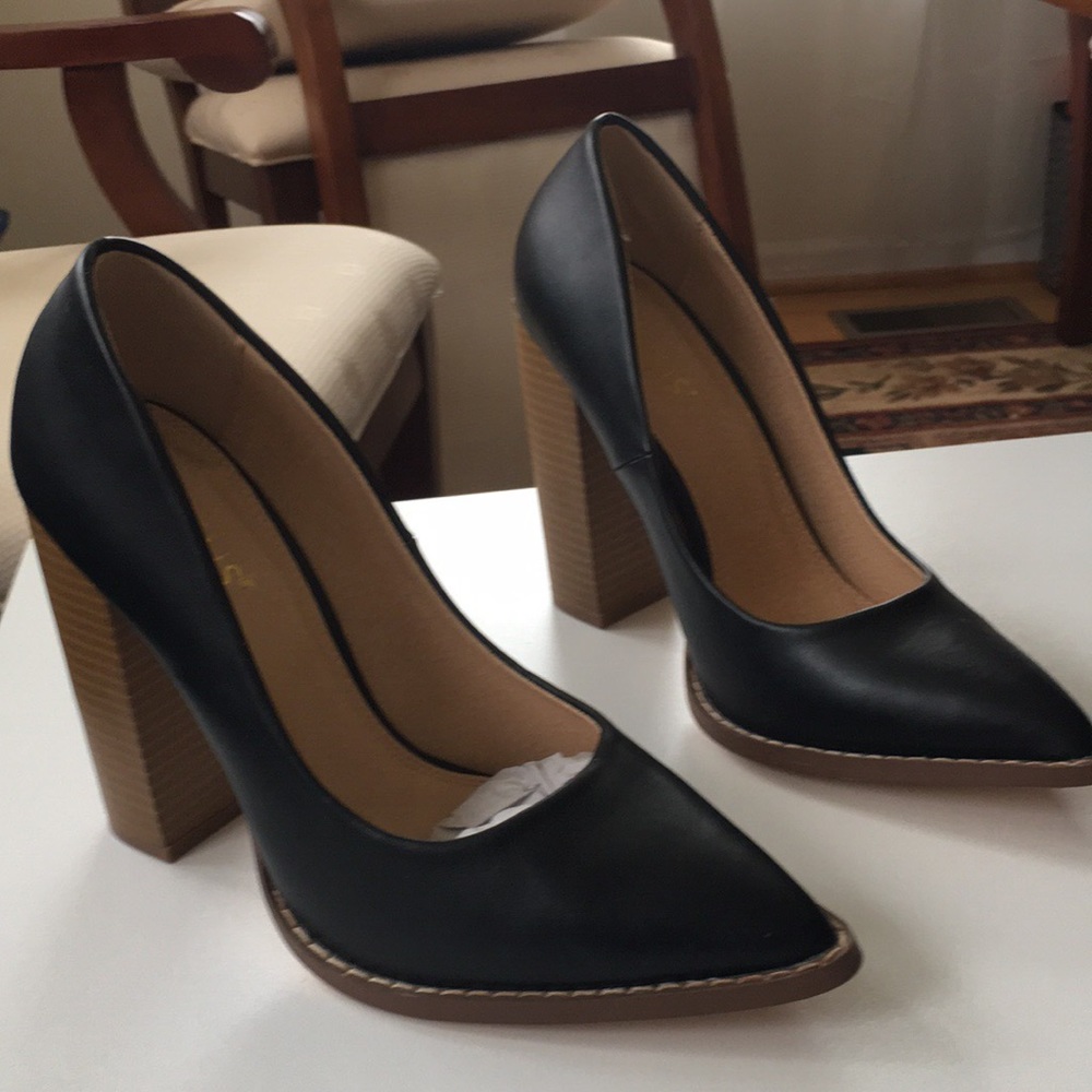 Pointy toe heels